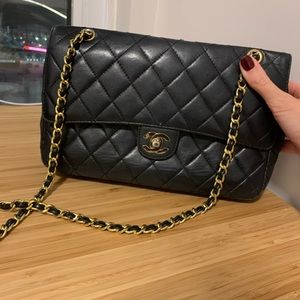 Quilted shoulder bag with chain